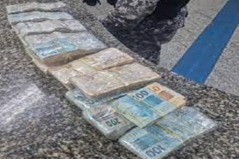 Polícia do Rio de Janeiro Interrompe Carro com R$ 175 Mil em Espécie; Motorista Alega que Dinheiro Pertence a Deputado