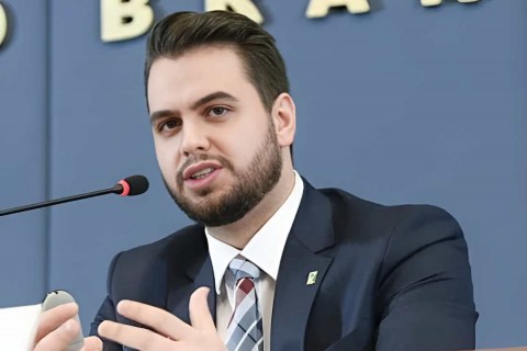 Filipe Martins Acusa Coação Ilegal de Alexandre de Moraes e Busca Habeas Corpus com Barroso