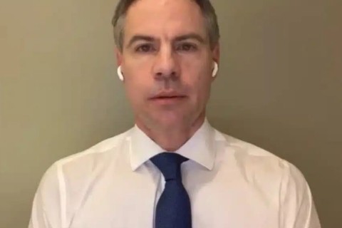 Jornalista que investigou escândalo do Twitter Brasil faz pronunciamento e alerta para o risco de ditadura no país; VEJA VÍDEO