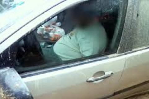 Homem nu com R$ 300 mil é encontrado dentro de carro em Camboriú