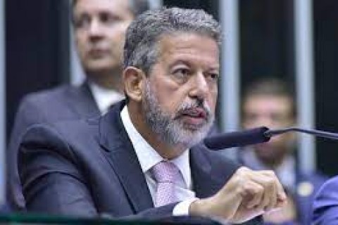 Por que Arthur Lira agiu rápido para confirmar a prisão de Daniel Silveira e com cautela em relação ao possível mandante da morte de Marielle?