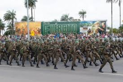 Evento do dia do Exército é aberto ao público, mas ninguém vai; VEJA VÍDEO