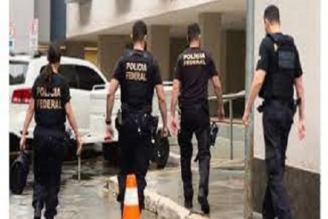 As investigações, na época, mostraram que ele colocou à venda na internet as informações pessoais as quais teve acesso, como fotos, dados de documentos e até informações do Linkedin. Dessa vez, o mandado de prisão preventiva foi expedido pela 1ª Vara Federal de Uberlândia, no Triângulo Mineiro. "Marcos Roberto Correia da Silva ficará à disposição d