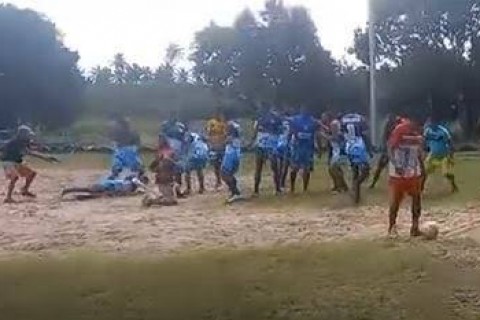 Adolescente é morto à queima-roupa durante partida de futebol no Recife