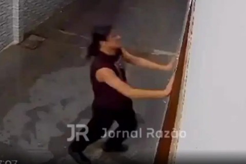Homem aterroriza crianças e moradores em condomínio: “Parecia um lobisomem”; VEJA VÍDEO
