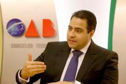 Presidente da OAB Questiona Decisão de Moraes: Críticas à Ordem de Prisão