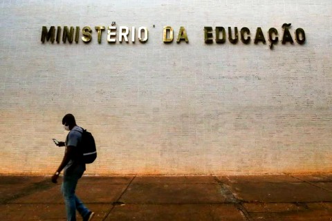 Universidades federais marcam greve para segunda-feira (15.4)