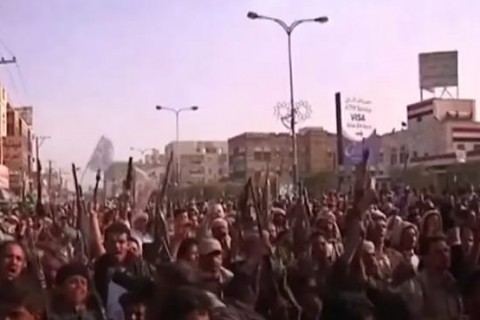 Houthis Afirmam Que Atacaram Navio De Guerra Dos EUA E Navio Maersk No Golfo De Aden