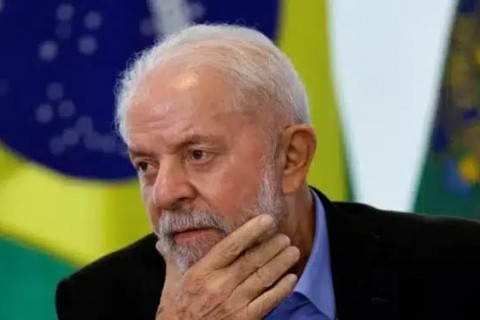 Quatro ministros chegam no Palácio da Alvorada para reunião de última hora convocada por Lula