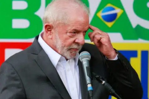 CRISE: Lula corta verba de bolsas de estudo e educação básica