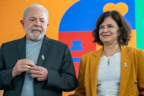 Ministra da Saúde Derruba Norma Anti-Nepotismo e Gera Revolta