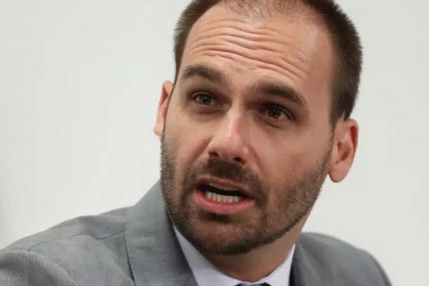 URGENTE: Justiça bloqueia contas de Eduardo Bolsonaro