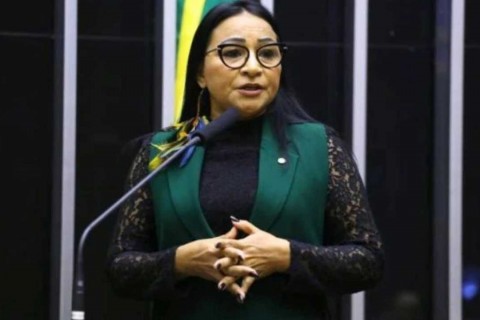 Mandato de Deputada Silvia Waiãpi é Cassado por Desvio de Verba Eleitoral para Procedimento Estético