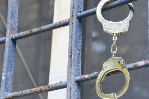 Mulher É Presa por Suspeita de Envenenar e Esconder o Corpo da Filha em Freezer