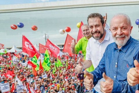 Apropriação e Resistência: As Cores da Contenda Política Brasileira