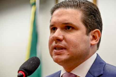 Proposta de Hugo Motta gera indignação popular e críticas contra possível confisco de FGTS para quitar dívidas