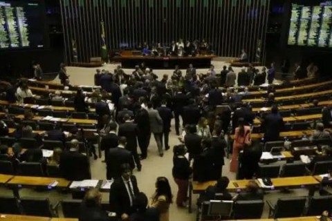 Mais uma derrota do Governo: Câmara aprova urgência para projeto que autoriza “força policial” contra MST