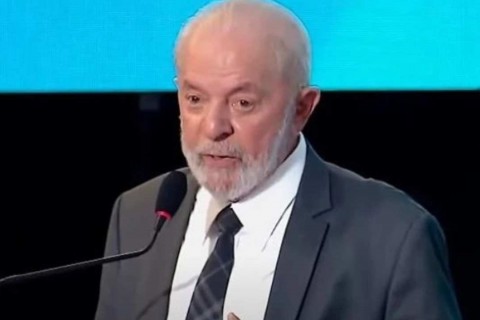 “Não sei o que Deus está pensando”, comenta Lula sobre enchentes no RS