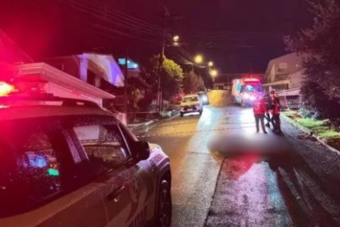 Mulher é assassinada pelo namorado por suspeita de traição