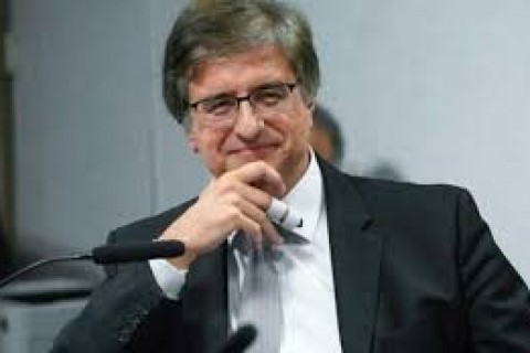 "PRA TRAS BRASIL, BRASIL...": Paulo Gonet Sob Fogo: Falta de Transparência nas Viagens da PGR Gera Críticas