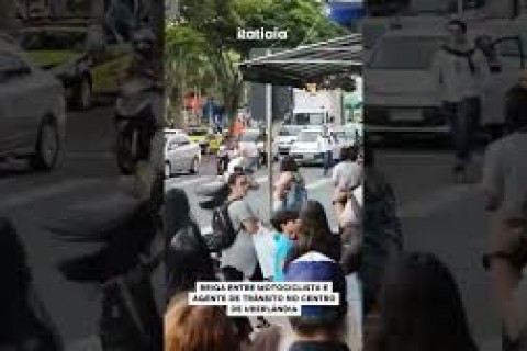 Briga de trânsito entre agente de trânsito e motociclista viraliza